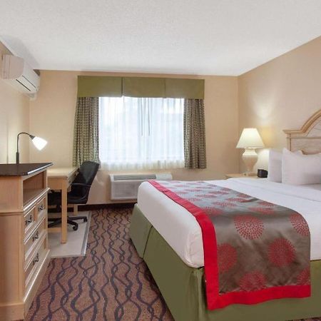 Space Coast Hotel Тайтъсвил Екстериор снимка