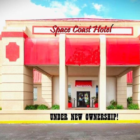 Space Coast Hotel Тайтъсвил Екстериор снимка
