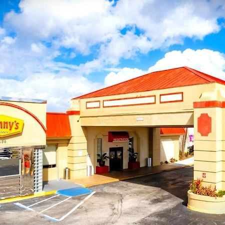 Space Coast Hotel Тайтъсвил Екстериор снимка