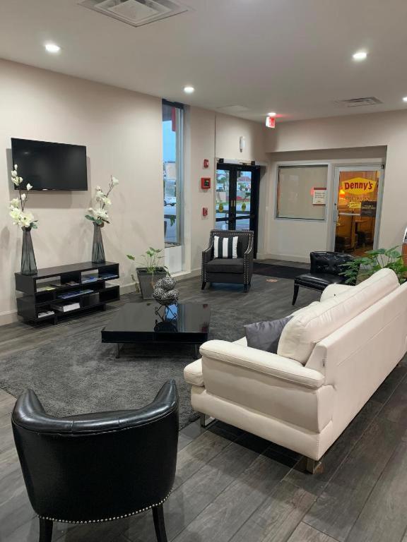 Space Coast Hotel Тайтъсвил Екстериор снимка