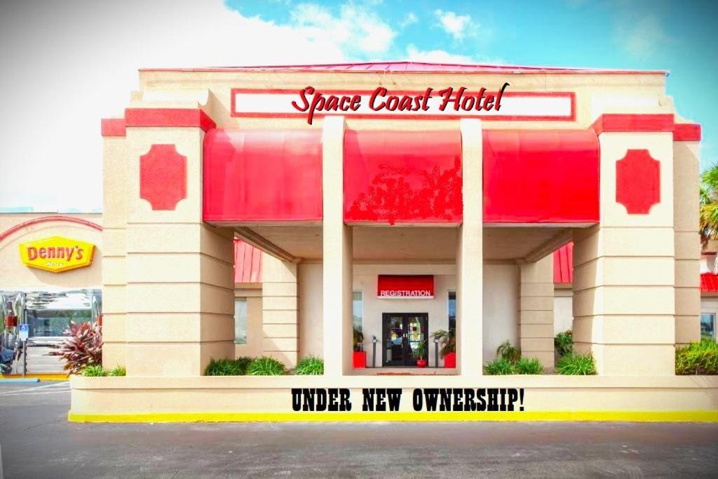 Space Coast Hotel Тайтъсвил Екстериор снимка
