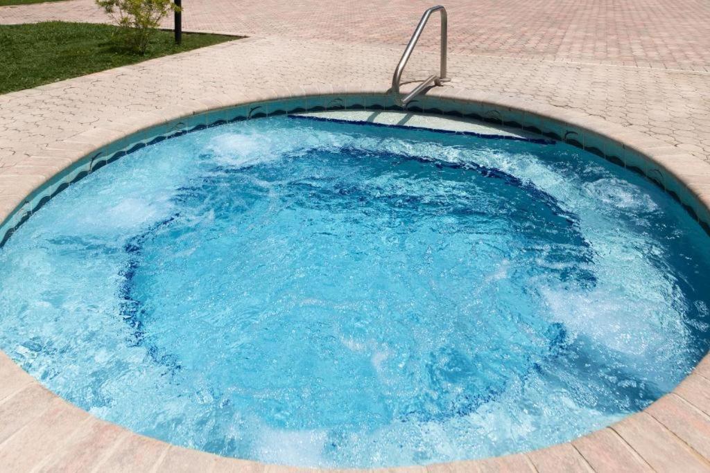 Space Coast Hotel Тайтъсвил Екстериор снимка