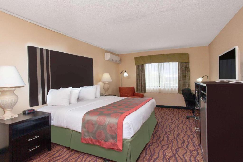 Space Coast Hotel Тайтъсвил Екстериор снимка