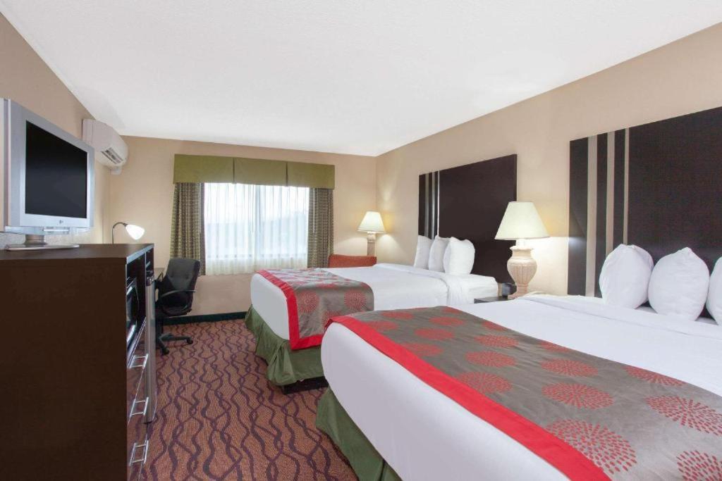 Space Coast Hotel Тайтъсвил Екстериор снимка