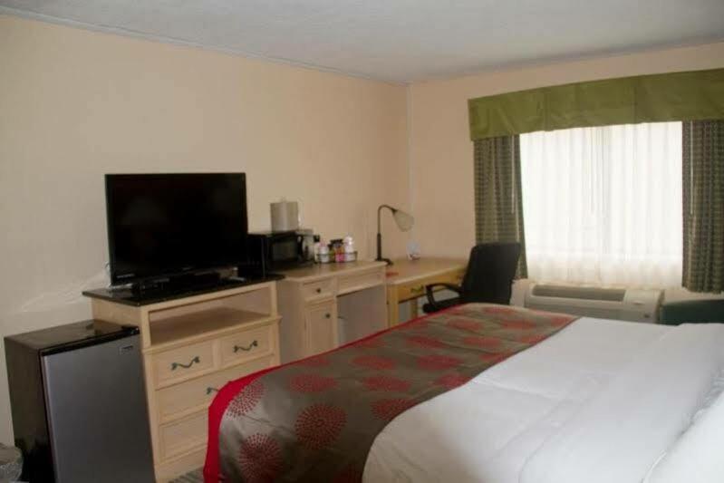 Space Coast Hotel Тайтъсвил Екстериор снимка