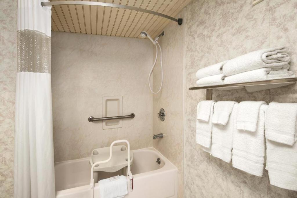 Space Coast Hotel Тайтъсвил Екстериор снимка
